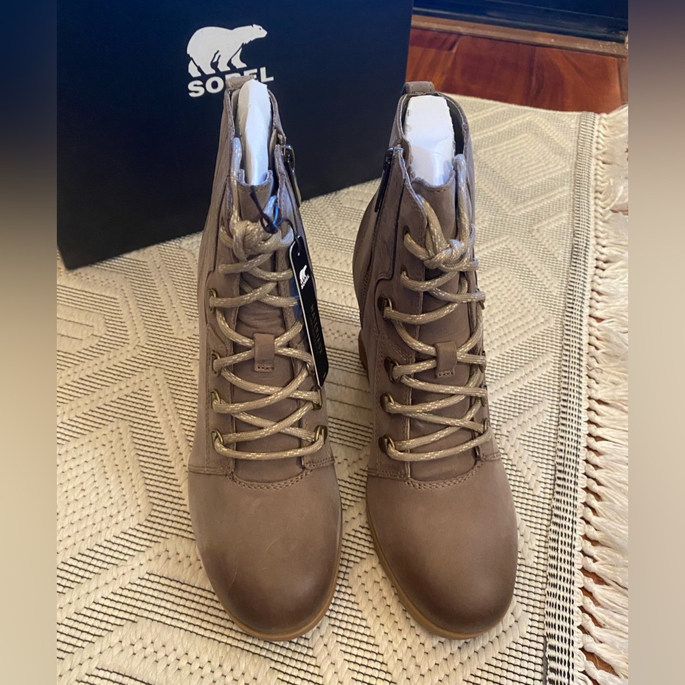 Sorel Women's Tan Lace Up Wedge Boots